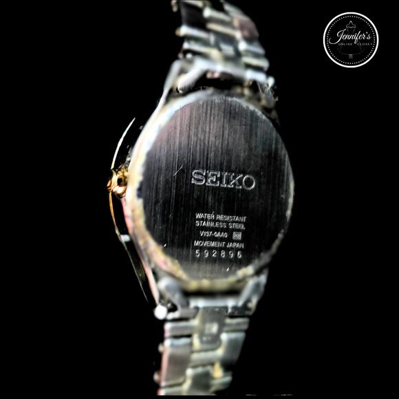 Seiko Women's Vintage V137-0AA0 Two-Toned Mother of Pearl Solar Watch - Picture 11 of 13